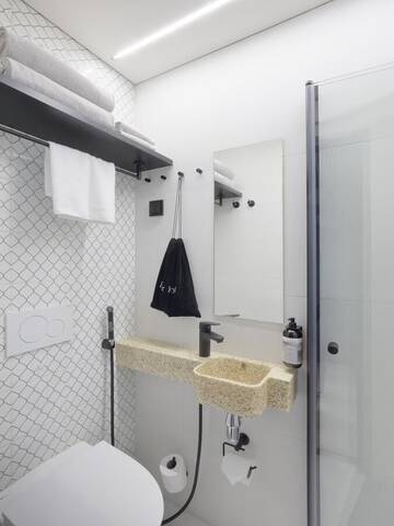 Фото номера Двухместный номер «Смарт» с 1 кроватью Отель VALO Hotel Helsinki г. Хельсинки 5