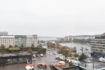 Фото номера Улучшенный двухместный номер с 2 отдельными кроватями и видом на город Отель Scandic Hakaniemi г. Хельсинки 6