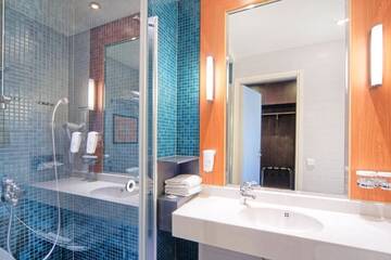 Фото номера Двухместный номер с 2 отдельными кроватями Отель Holiday Inn Helsinki West - Ruoholahti г. Хельсинки 15