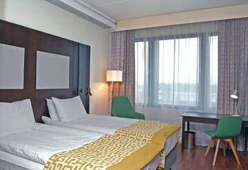 Фото номера Двухместный номер с 2 отдельными кроватями Отель Holiday Inn Helsinki West - Ruoholahti г. Хельсинки 13