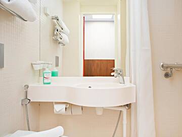 Фото номера Семейный номер Отель Omena Hotel Helsinki City Centre г. Хельсинки 7