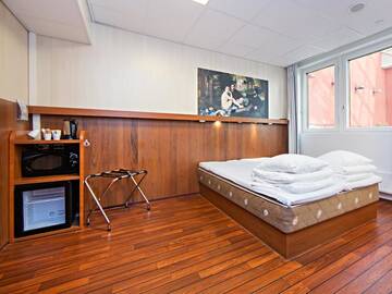Фото номера Двухместный номер с 1 кроватью Отель Omena Hotel Helsinki City Centre г. Хельсинки 9