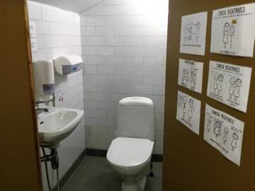 Фото номера Двухместный номер с 2 отдельными кроватями и общей ванной комнатой Хостелы Hostel Suomenlinna г. Хельсинки 11