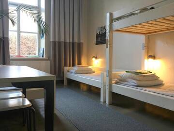Фото номера Четырехместный номер с общей ванной комнатой Хостелы Hostel Suomenlinna г. Хельсинки 3