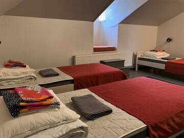 Фото номера Трехместный номер с общей ванной комнатой Хостелы Hostel Suomenlinna г. Хельсинки 2