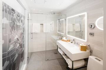 Фото номера Улучшенный двухместный номер с 1 кроватью Отель Hotel Indigo Helsinki-Boulevard г. Хельсинки 3