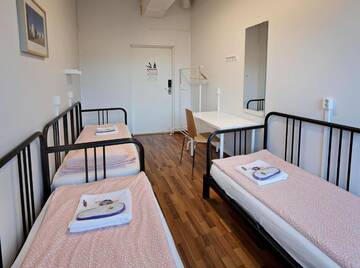 Фото номера Трехместный номер с общей ванной комнатой Хостелы CheapSleep Hostel Helsinki г. Хельсинки 4