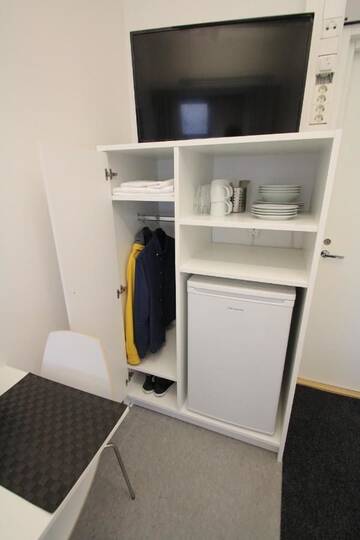 Фото номера Одноместный номер с общей ванной комнатой Хостелы Forenom Hostel Helsinki Pitäjänmäki г. Хельсинки 6