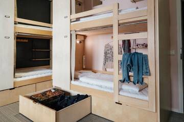 Фото номера Кровать в общем 6-местном номере для женщин Хостелы The Yard Hostel г. Хельсинки 3