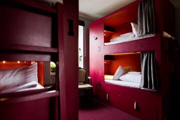 Фото номера Кровать в роскошном общем номере с 4 кроватями Хостелы Myö Hostel г. Хельсинки 4