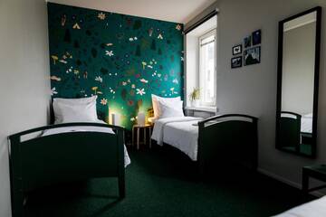 Фото номера Трехместный номер с собственной ванной комнатой Хостелы Myö Hostel г. Хельсинки 3
