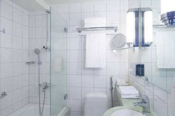 Фото номера Двухместный номер с 1 кроватью Отель Original Sokos Hotel Vaakuna Helsinki г. Хельсинки 4