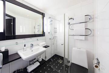 Фото номера Двухместный номер «Комфорт» GLO с 1 кроватью Отель GLO Hotel Art г. Хельсинки 2
