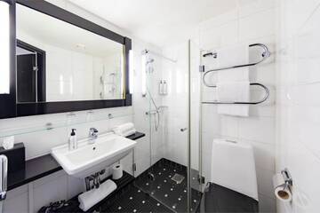 Фото номера Двухместный номер «Комфорт» GLO с 1 кроватью Отель GLO Hotel Art г. Хельсинки 14