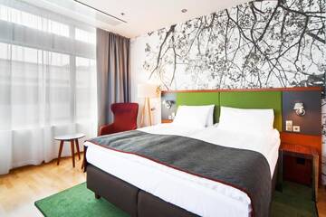 Фото номера Представительский номер с кроватью размера «king-size» Отель Holiday Inn Helsinki City Centre г. Хельсинки 10