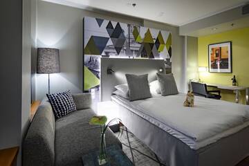 Фото номера Двухместный номер с 1 кроватью Отель GLO Hotel Kluuvi г. Хельсинки 2