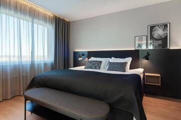 Фото номера Люкс с 1 спальней Отель Holiday Inn Helsinki - Expo г. Хельсинки 4