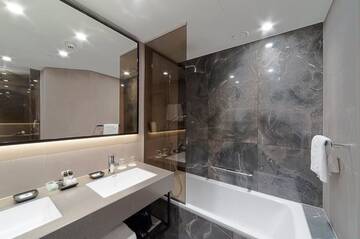 Фото номера Люкс с 1 спальней Отель Holiday Inn Helsinki - Expo г. Хельсинки 5