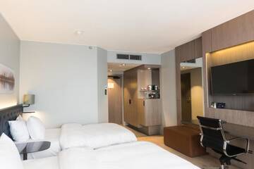 Фото номера Двухместный номер с 2 отдельными кроватями Отель Hilton Helsinki Strand г. Хельсинки 7