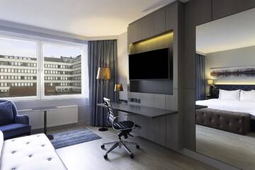 Фото номера Номер с кроватью размера «king-size» Отель Hilton Helsinki Strand г. Хельсинки 4
