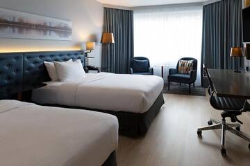 Фото номера Двухместный номер с 2 отдельными кроватями Отель Hilton Helsinki Strand г. Хельсинки 8