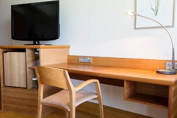Фото номера Двухместный номер Делюкс с 2 отдельными кроватями Отель Hilton Helsinki Kalastajatorppa г. Хельсинки 3