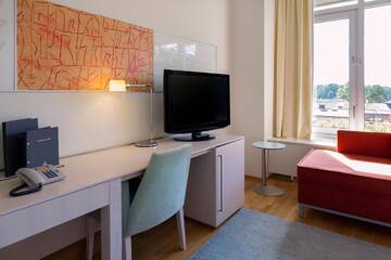 Фото номера Семейный номер Отель Hilton Helsinki Kalastajatorppa г. Хельсинки 2