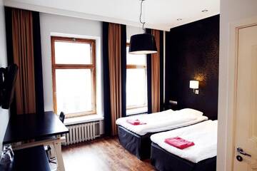 Фото номера Улучшенный двухместный номер с 2 отдельными кроватями Отель Hotel Finn г. Хельсинки 9