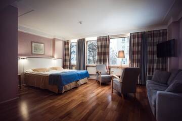 Фото номера Улучшенный двухместный номер с 2 отдельными кроватями Отель Hotel Arthur г. Хельсинки 2