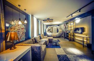 Фото номера Люкс &quot;Sky&quot; Отель Hotel Klaus K г. Хельсинки 2